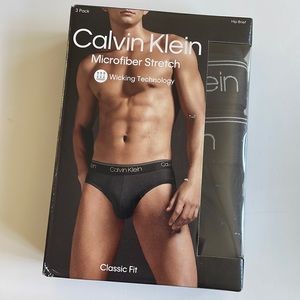 New in box. 3 size M Calvin Klein briefs. Grabbed wrong box at Macy’s…